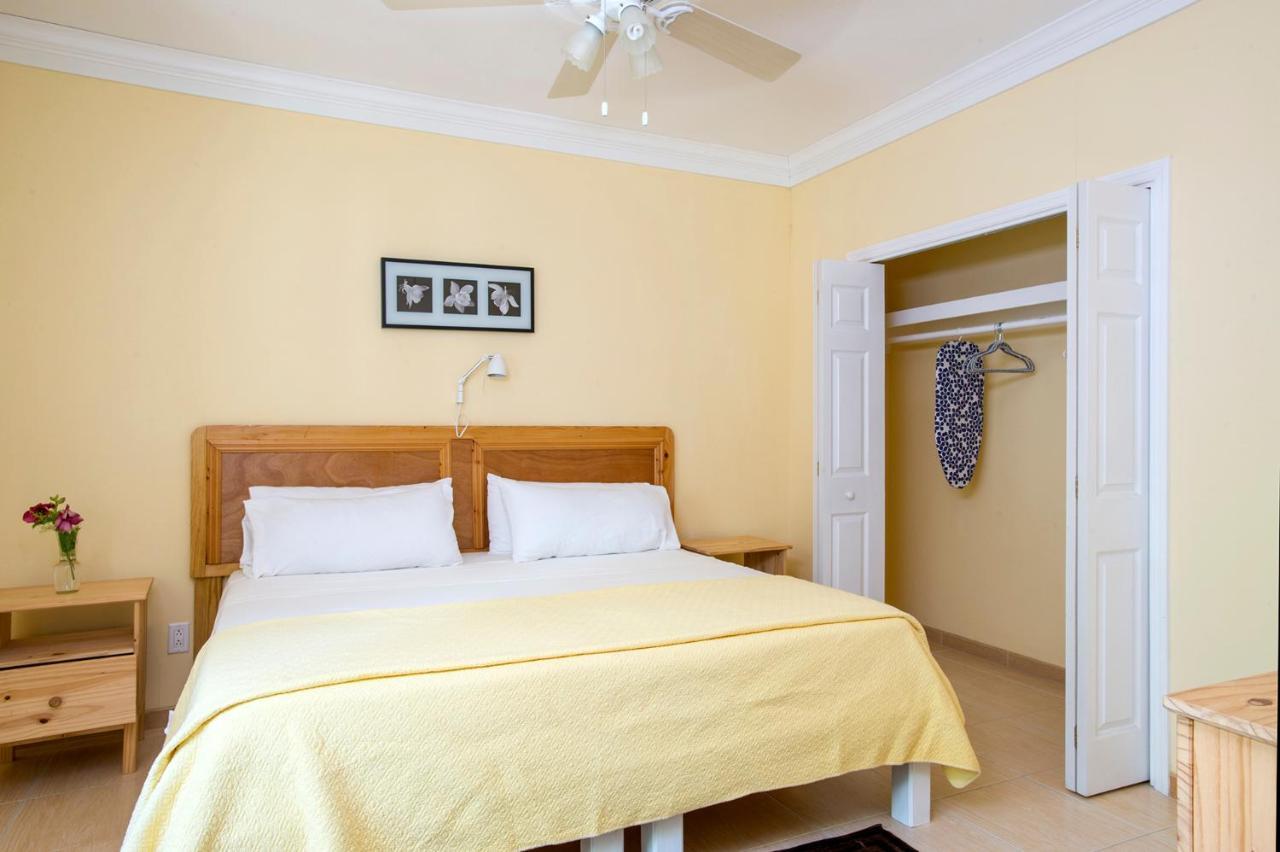 Sir Charles Guest House Palmetto Point Buitenkant foto