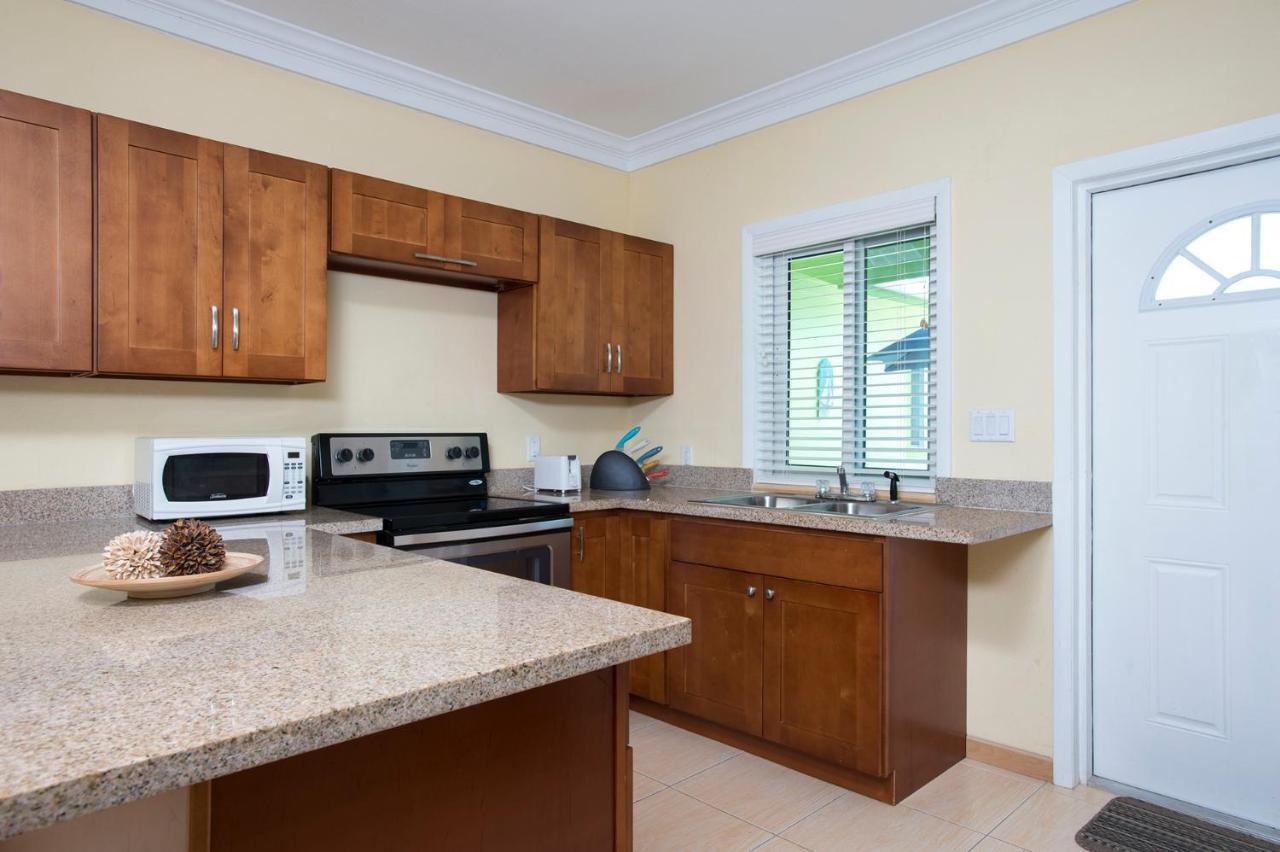 Sir Charles Guest House Palmetto Point Buitenkant foto