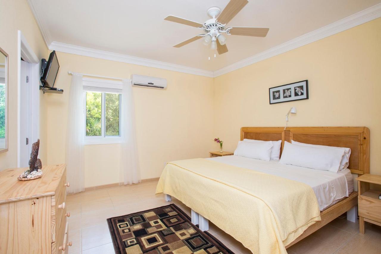 Sir Charles Guest House Palmetto Point Buitenkant foto