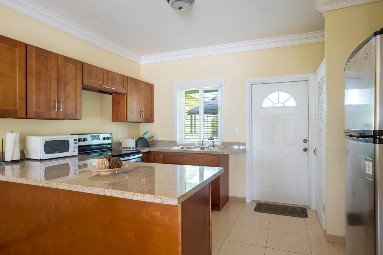 Sir Charles Guest House Palmetto Point Buitenkant foto